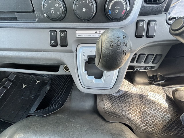 三菱ふそうキャンター平ボディ小型（2t・3t）[写真35]