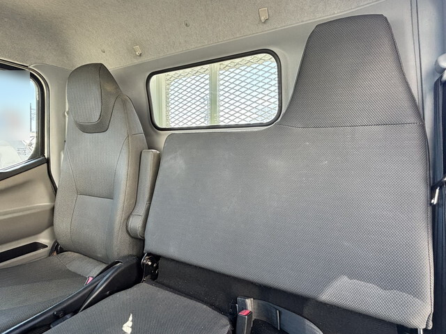 三菱ふそうキャンター平ボディ小型（2t・3t）[写真39]