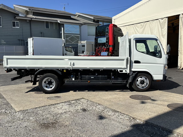 三菱ふそうキャンター平ボディ小型（2t・3t）[写真04]