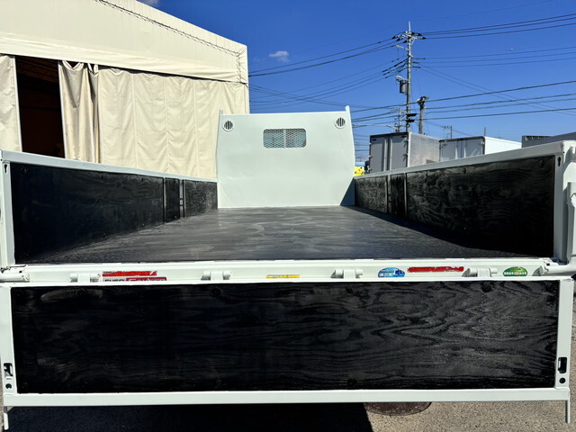 三菱ふそうキャンター平ボディ小型（2t・3t）[写真07]