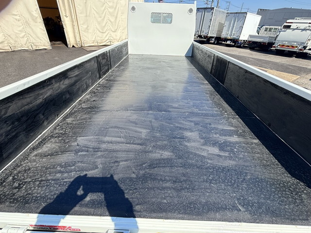 三菱ふそうキャンター平ボディ小型（2t・3t）[写真09]