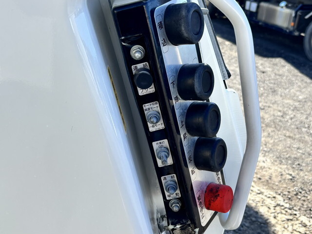 いすゞエルフパッカー車（塵芥車）小型（2t・3t）[写真08]