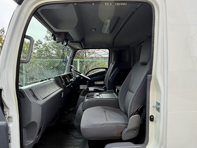 いすゞフォワードアルミウイング中型（4t）[写真13]