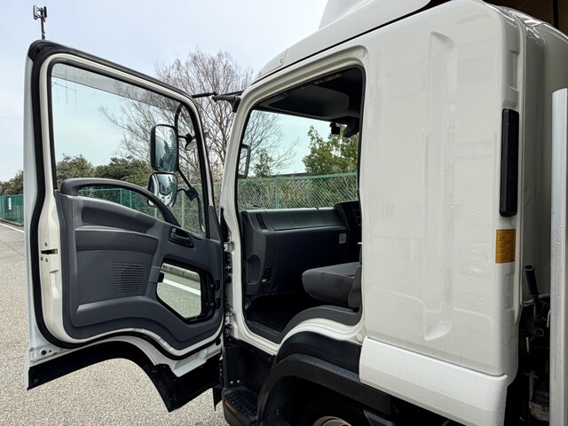 いすゞフォワードアルミウイング中型（4t）[写真14]