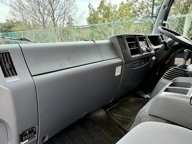 いすゞフォワードアルミウイング中型（4t）[写真17]