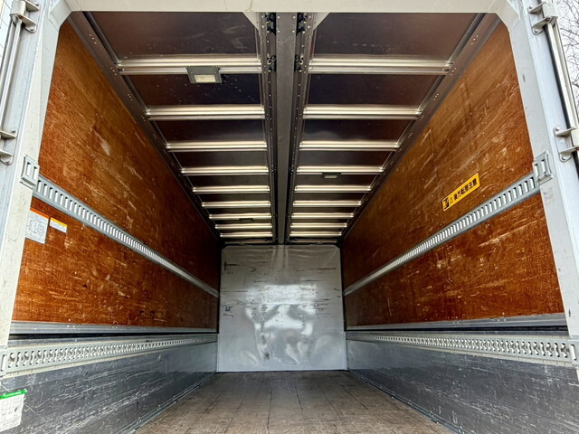 いすゞフォワードアルミウイング中型（4t）[写真18]