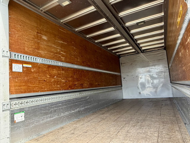 いすゞフォワードアルミウイング中型（4t）[写真20]