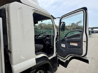 いすゞフォワードアルミウイング中型（4t）[写真31]