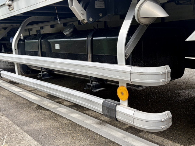 いすゞフォワードアルミウイング中型（4t）[写真40]