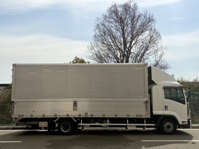 いすゞフォワードアルミウイング中型（4t）[写真06]