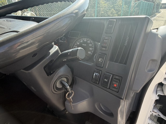 いすゞエルフアルミウイング小型（2t・3t）[写真36]