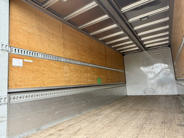 いすゞフォワードアルミウイング中型（4t）[写真23]