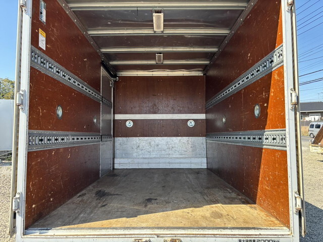 いすゞエルフアルミバン小型（2t・3t）[写真10]