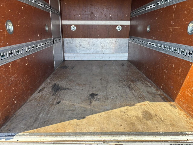 いすゞエルフアルミバン小型（2t・3t）[写真13]