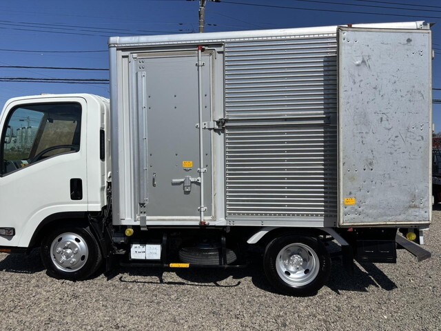 いすゞエルフアルミバン小型（2t・3t）[写真17]