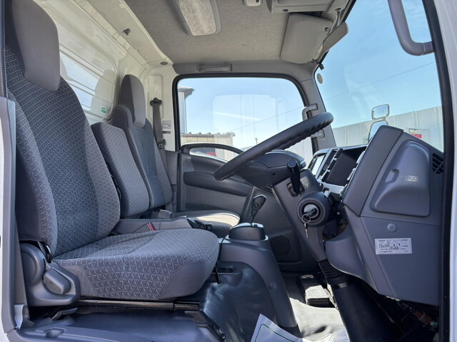 いすゞエルフアルミバン小型（2t・3t）[写真30]