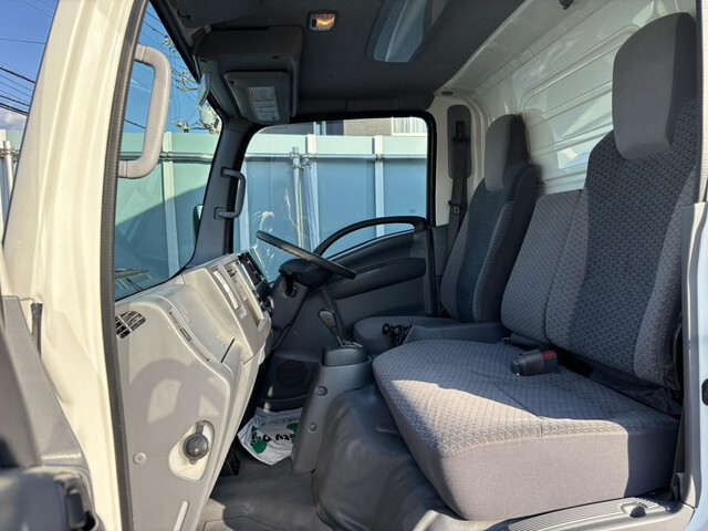 いすゞエルフアルミバン小型（2t・3t）[写真31]