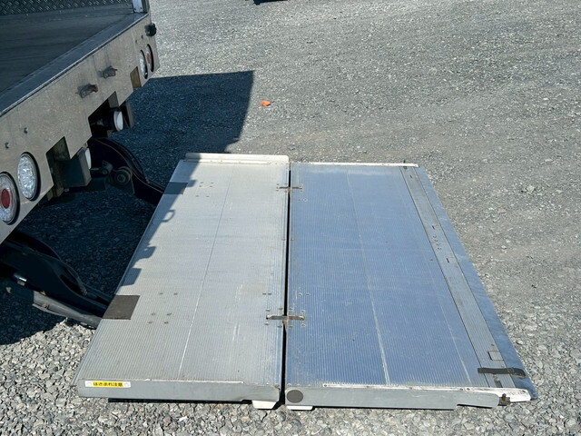 いすゞフォワード冷凍車（冷蔵車）中型（4t）[写真10]