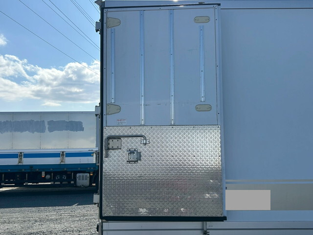 いすゞフォワード冷凍車（冷蔵車）中型（4t）[写真15]