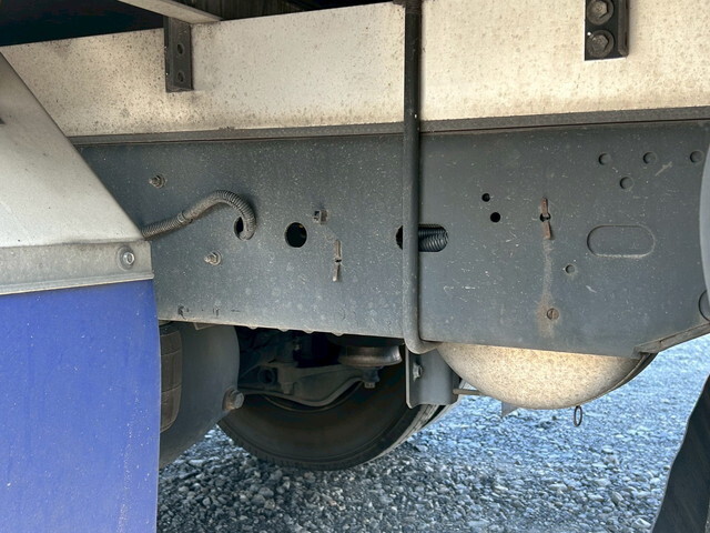 いすゞフォワード冷凍車（冷蔵車）中型（4t）[写真20]