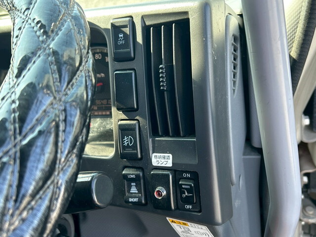 いすゞフォワード冷凍車（冷蔵車）中型（4t）[写真33]