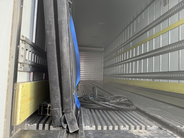 日野プロフィア冷凍車（冷蔵車）大型（10t）[写真12]