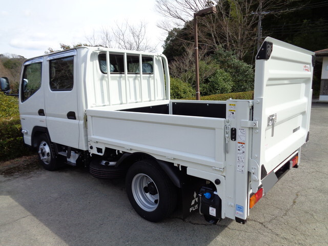 三菱ふそうキャンターダブルキャブ（Wキャブ）小型（2t・3t）[写真02]