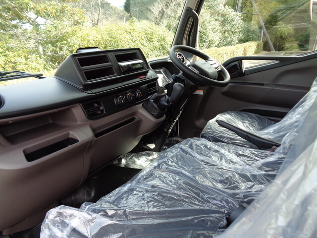 三菱ふそうキャンターダブルキャブ（Wキャブ）小型（2t・3t）[写真26]