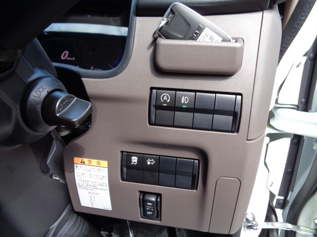 三菱ふそうキャンターダブルキャブ（Wキャブ）小型（2t・3t）[写真35]