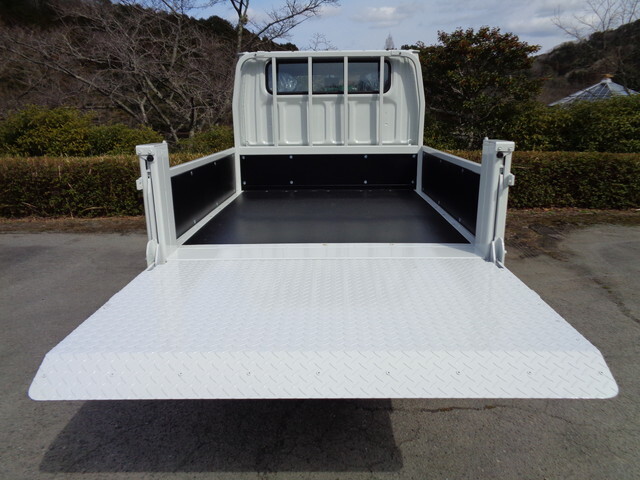 三菱ふそうキャンターダブルキャブ（Wキャブ）小型（2t・3t）[写真09]