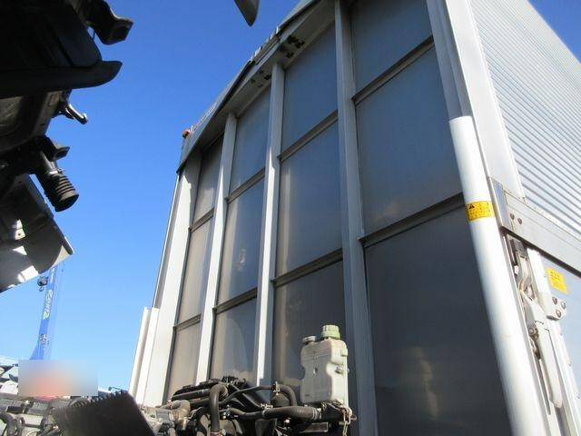 三菱ふそうファイターアルミウイング中型（4t）[写真13]