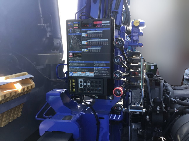 三菱ふそうファイターセルフクレーン4段中型（4t）[写真16]