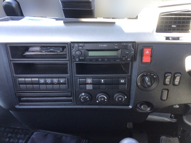 三菱ふそうファイターセルフクレーン4段中型（4t）[写真37]