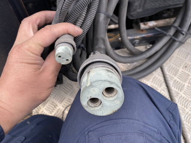 三菱ふそうスーパーグレートトレーラーヘッド（トラクターヘッド）大型（10t）[写真13]