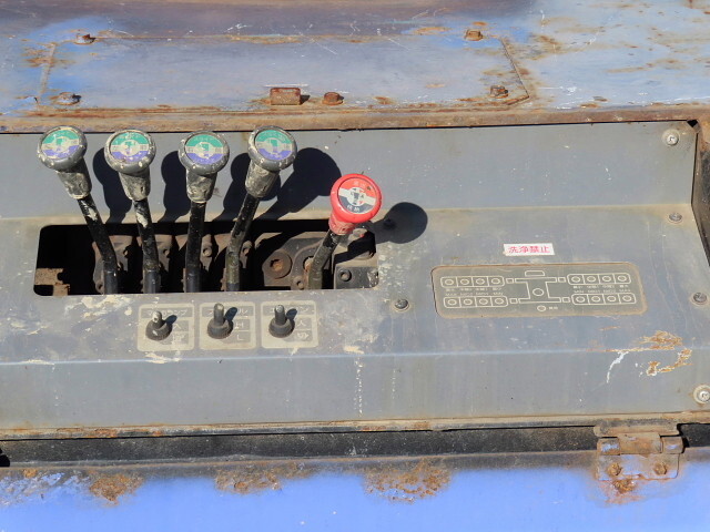 いすゞエルフ高所作業車小型（2t・3t）[写真28]