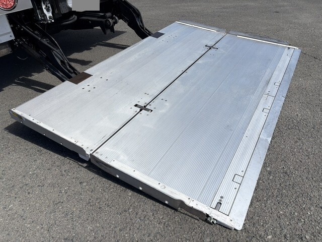 いすゞフォワード冷凍車（冷蔵車）中型（4t）[写真11]