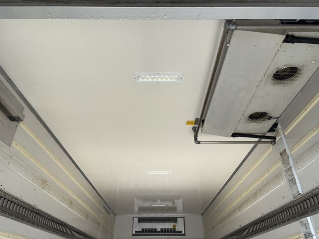 いすゞフォワード冷凍車（冷蔵車）中型（4t）[写真14]