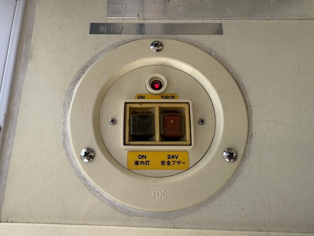 いすゞフォワード冷凍車（冷蔵車）中型（4t）[写真20]