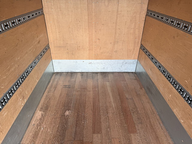 三菱ふそうキャンターアルミバン小型（2t・3t）[写真14]