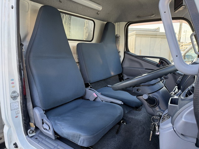 三菱ふそうキャンターアルミバン小型（2t・3t）[写真28]