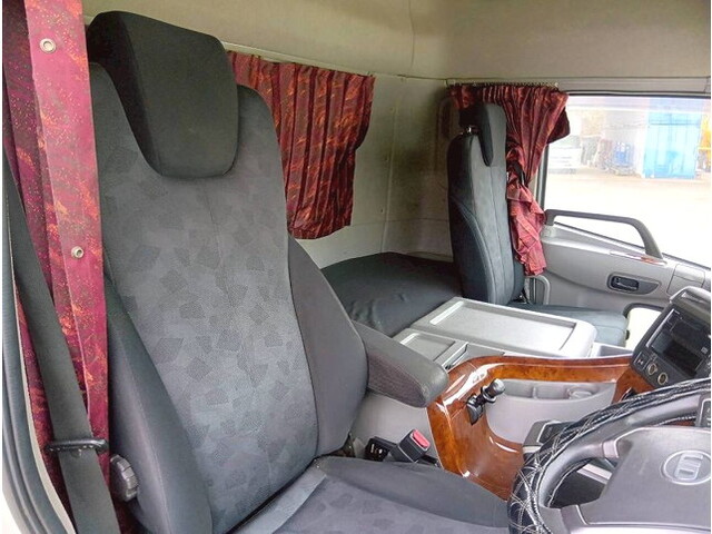 UDトラックスクオンアルミウイング大型（10t）[写真16]