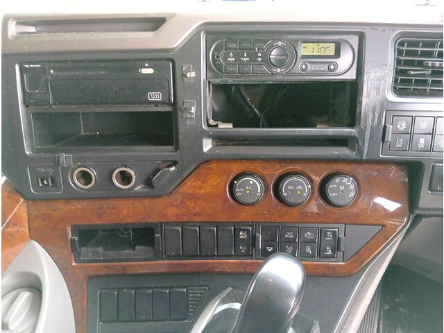 UDトラックスクオンアルミウイング大型（10t）[写真17]