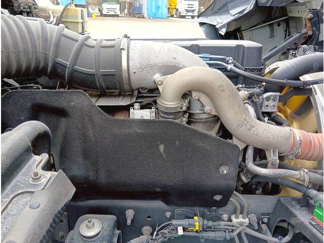 UDトラックスクオンアルミウイング大型（10t）[写真28]