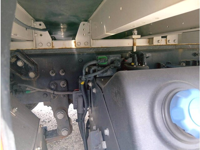 UDトラックスクオンアルミウイング大型（10t）[写真35]