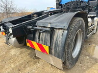 UDトラックスクオントレーラーヘッド（トラクターヘッド）大型（10t）[写真14]