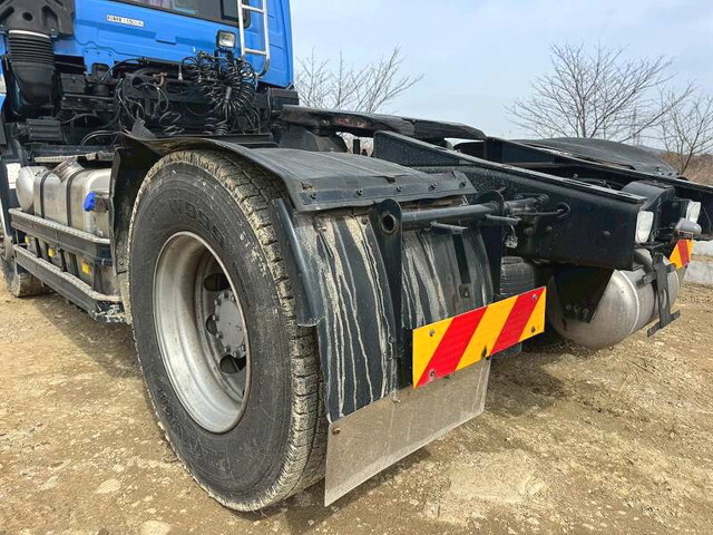 UDトラックスクオントレーラーヘッド（トラクターヘッド）大型（10t）[写真14]