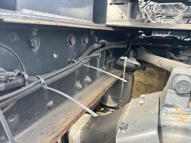 UDトラックスクオントレーラーヘッド（トラクターヘッド）大型（10t）[写真17]