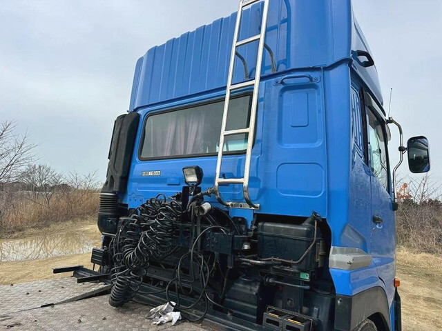 UDトラックスクオントレーラーヘッド（トラクターヘッド）大型（10t）[写真23]