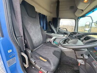 UDトラックスクオントレーラーヘッド（トラクターヘッド）大型（10t）[写真26]