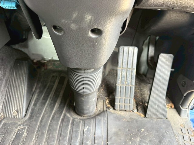 UDトラックスクオントレーラーヘッド（トラクターヘッド）大型（10t）[写真26]